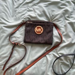 Cross body clutch